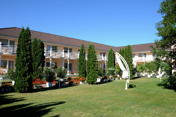 Hotel Két Korona, Balatonszárszó