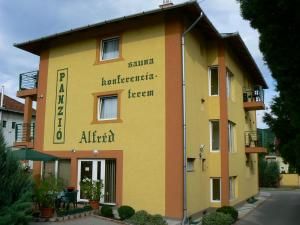Alfred Pension, Budapest