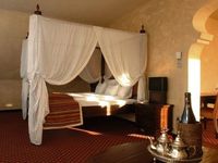 Kattintson ide a Mes&eacute;s Shiraz Hotel t&ouml;bbi f&eacute;nyk&eacute;p&eacute;nek megtekint&eacute;s&eacute;hez!