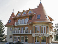 Click here for more images about Hotel Sante.