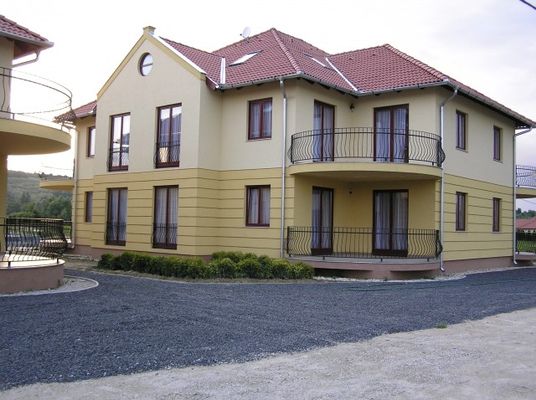 Gabriella Apartmanház, Kehidakustány