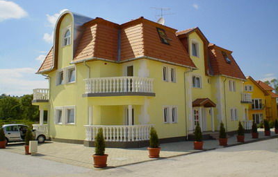 Szieszta Apartment House, Kehidakustány