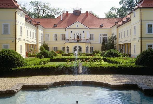 Schlosshotel Szidónia, Röjtökmuzsaj