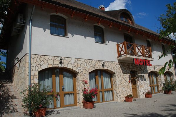 Tekergő Motel, Velence