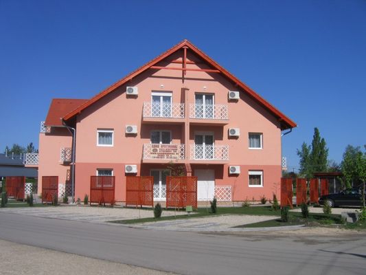 Ildikó Apartment House, Zamárdi