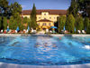 A Hunguest Hotel Helios***superior egy 45.000 m²-es parkban helyezkedik el Hévízen, a világhírű hévízi gyógytótól mindössze 500 m-re. A tó Európa legnagyobb melegvizű gyógytava, a szabadban egész évben élvezhető, a gyógyító víz fürdőzésre akár télen is alkalmas.  Szállodánk a magyarországi Hungu…